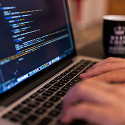 别被爱游戏体育app的页面设计骗了，核心其实是域名这一关